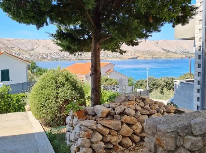 Appartamento Apartmani Ema Pag Town