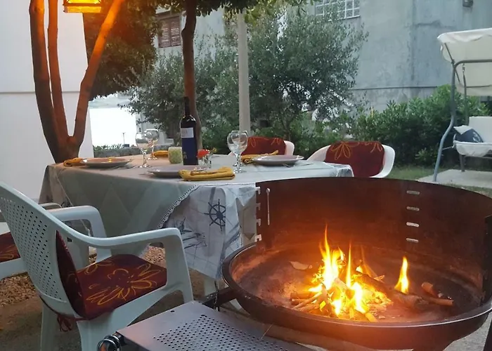 Apartmani Ema Appartamento Pag Town